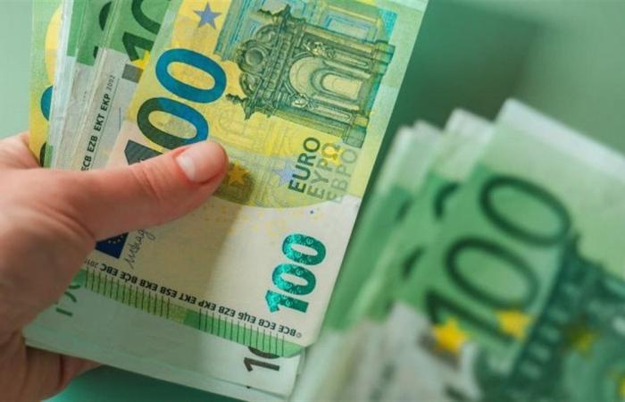 سعر
      اليورو
      اليوم
      الثلاثاء
      14
      أكتوبر
      2025
      في
      مصر
      وفقًا
      لآخر
      تحديث
      بالبنوك