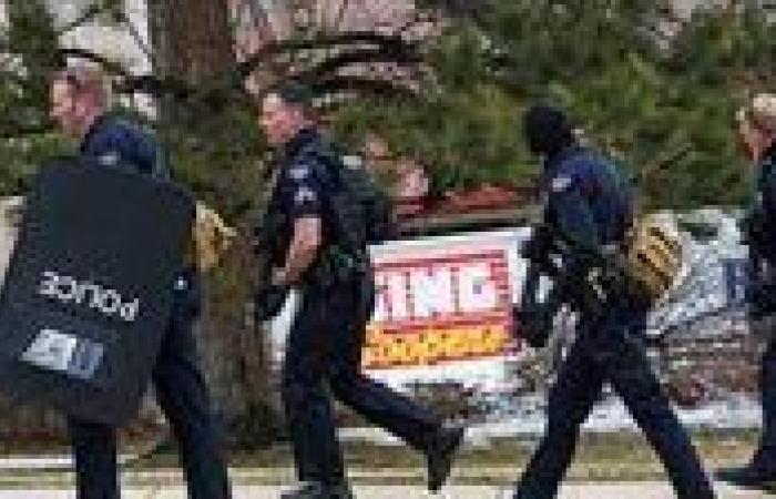 الشرطة
      الأمريكية
      تحبط
      محاولة
      إطلاق
      نار
      في
      مطار
      أتلانتا