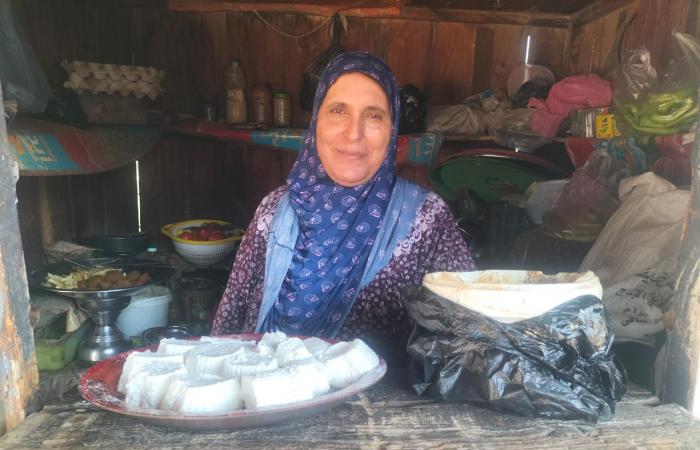 حكاية
      «أم
      محمد»
      ابنة
      الشرقية
      وصاحبة
      أقدم
      كشك
      وجبات
      إفطار
      على
      ضفاف
      بحر
      مويس