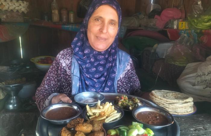 حكاية
      «أم
      محمد»
      ابنة
      الشرقية
      وصاحبة
      أقدم
      كشك
      وجبات
      إفطار
      على
      ضفاف
      بحر
      مويس