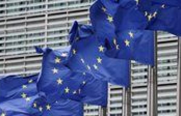 الاتحاد
      الأوروبي
      يوافق
      على
      الحزمة
      الـ19
      من
      العقوبات
      ضد
      روسيا