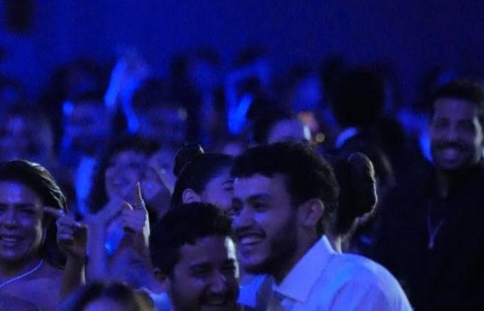 احتفال
      أحمد
      مالك
      وشقيقه
      حسن
      في
      ختام
      مهرجان
      الجونة
      يخطف
      الأنظار..
      صور