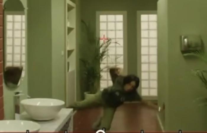 شرخ
      في
      الركبة..
      زينة
      تواجه
      تحديات
      أثناء
      تصوير
      مسلسل
      ورد
      وشوكولاتة