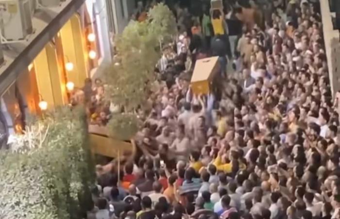 تشييع
      جنازة
      مهيبة
      لأم
      وأطفالها
      الثلاثة
      ضحايا
      جريمة
      الهرم