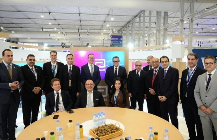 وزير
      الصحة
      يلتقي
      وفد
      شركة
      أبوت
      لتعزيز
      التعاون
      في
      الرعاية
      الصحية