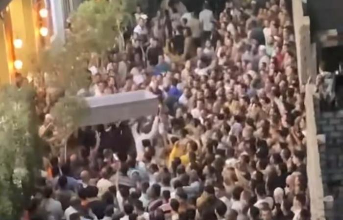 تشييع
      جنازة
      مهيبة
      لأم
      وأطفالها
      الثلاثة
      ضحايا
      جريمة
      الهرم