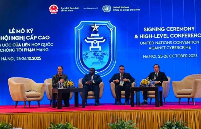 مصر
      تشارك
      في
      مؤتمر
      الأمم
      المتحدة
      بفيتنام
      وتوقّع
      اتفاقية
      مكافحة
      الجريمة
      السيبرانية
