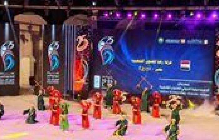 25
      فرقة
      للفنون
      الشعبية
      ترقص
      على
      أنغام
      التراث
      المصري
      بالإسماعيلية