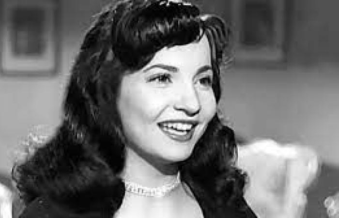 تاجر
      أحذية
      طلبها
      للزواج..
      أول
      معجب
      يراسل
      شادية
      بعد
      شهرتها