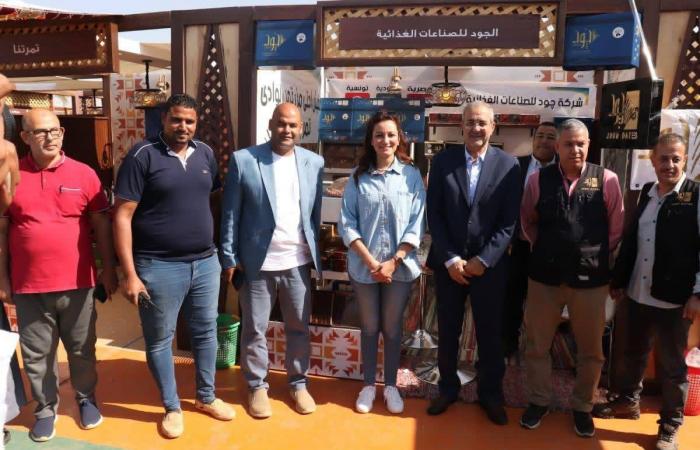 نائب محافظ الجيزة تتفقد فعاليات معرض التمور الثامن.. صور