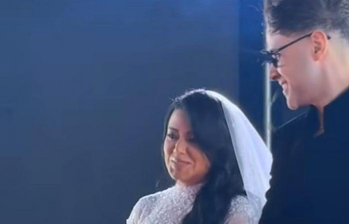 كان نفسي جوزي يكون معايا.. رانيا يوسف تظهر بفستان زفاف| ما القصة