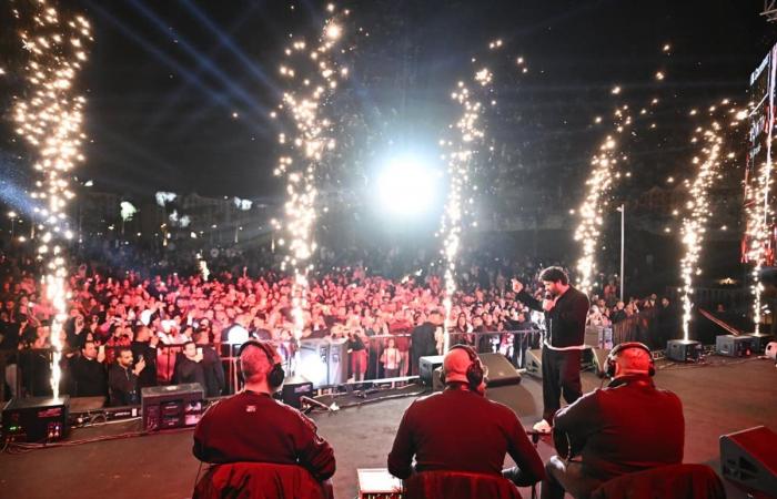 بالصور..
      مصطفى
      حجاج
      يواصل
      تألقه
      في
      ويشعل
      حفله
      الثاني
      بال
      "كريسماس"
      فى
      العاصمة
      الجديدة