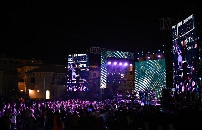 بالصور..
      مصطفى
      حجاج
      يواصل
      تألقه
      في
      ويشعل
      حفله
      الثاني
      بال
      "كريسماس"
      فى
      العاصمة
      الجديدة