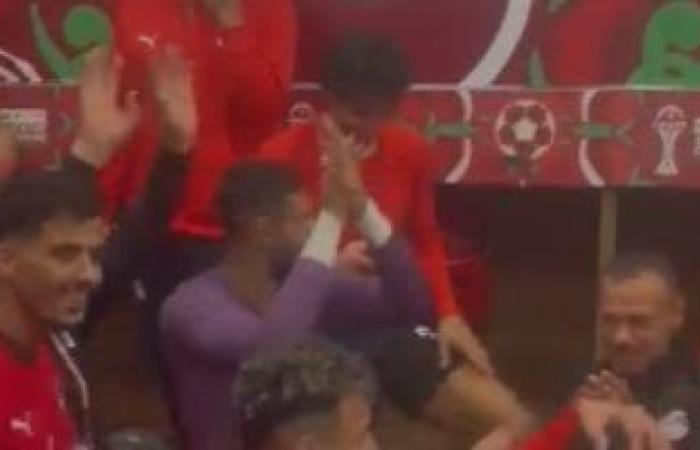 شاهد غناء ورقص لاعبى منتخب مصر بقميص محمد حمدى بعد تخطى كوت ديفوار