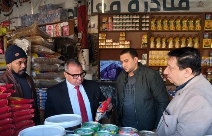 السكرتير العام المساعد لمحافظة سوهاج ورئيس مدينة طهطا في جولة تفقدية لمتابعة الأسواق