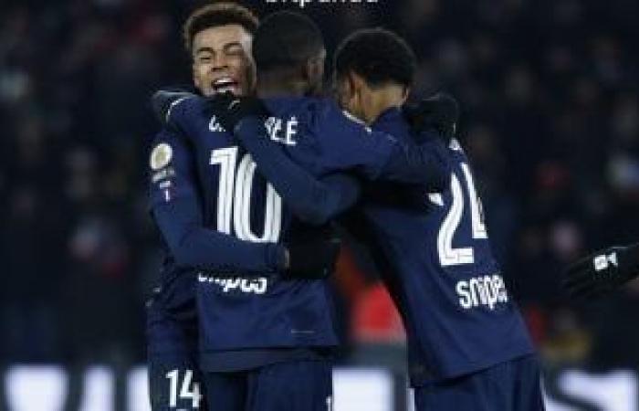 كفاراتسخيليا يقود هجوم باريس سان جيرمان ضد باريس إف سي في كأس فرنسا