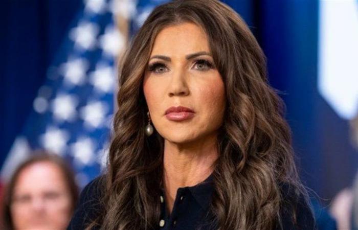 مشادة كلامية بين وزيرة الأمن الداخلي الأمريكية ومذيعة cbs ماذا قالت؟