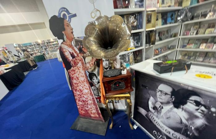 صوت القاهرة تطرح جرامافون نادرا للبيع بمعرض الكتاب