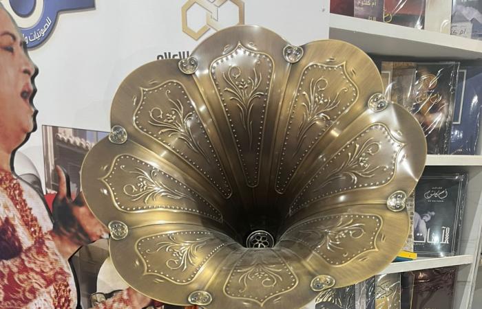 صوت القاهرة تطرح جرامافون نادرا للبيع بمعرض الكتاب