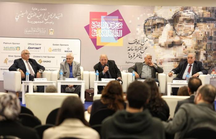 من يكتب التاريخ؟.. ندوة بمعرض الكتاب تستعيد رحلة محمد صابر عرب