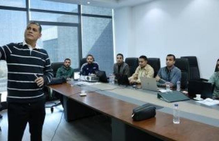 أوسكار رويز يحاضر 80 حكما ومساعدا استعدادا لمباريات الدورى