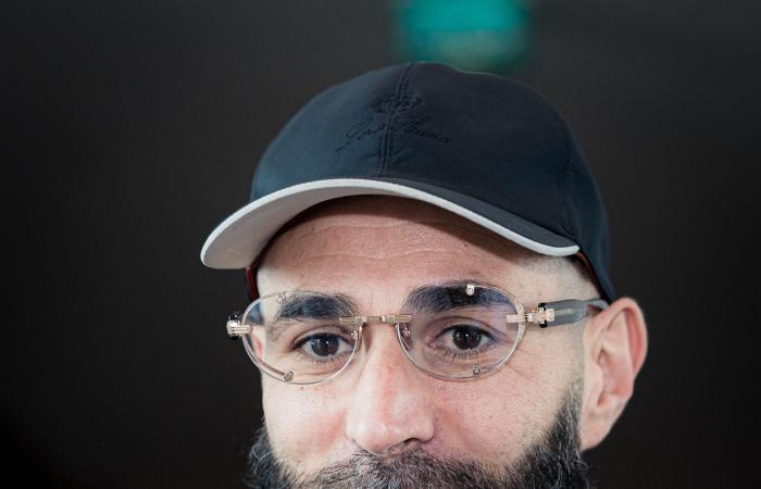 كريم بنزيما يصل الرياض للانضمام إلى الهلال السعودى.. صور