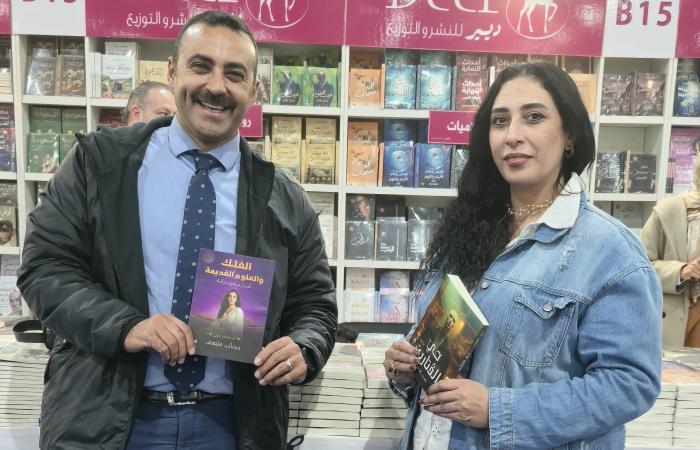 أيمن العايدي يُوقّع أحدث رواياته للقراء بمعرض الكتاب بحضور اللواء وليد السيسى.. صور