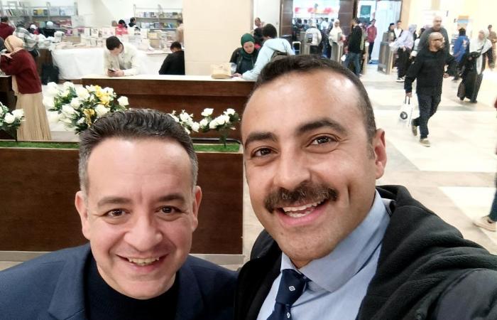 أيمن العايدي يُوقّع أحدث رواياته للقراء بمعرض الكتاب بحضور اللواء وليد السيسى.. صور