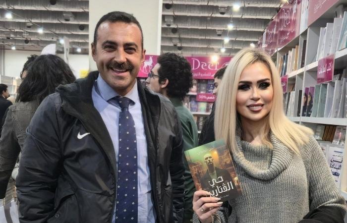 أيمن العايدي يُوقّع أحدث رواياته للقراء بمعرض الكتاب بحضور اللواء وليد السيسى.. صور