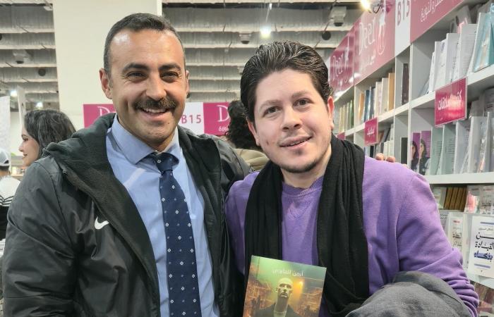 أيمن العايدي يُوقّع أحدث رواياته للقراء بمعرض الكتاب بحضور اللواء وليد السيسى.. صور