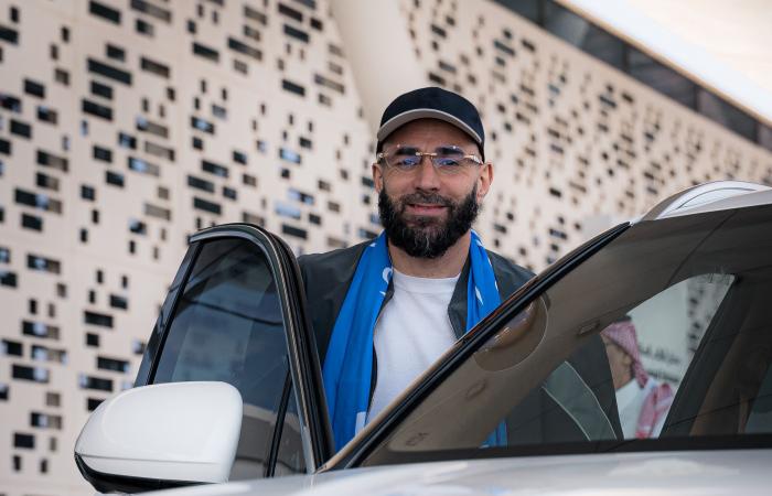 كريم بنزيما يصل الرياض للانضمام إلى الهلال السعودى.. صور