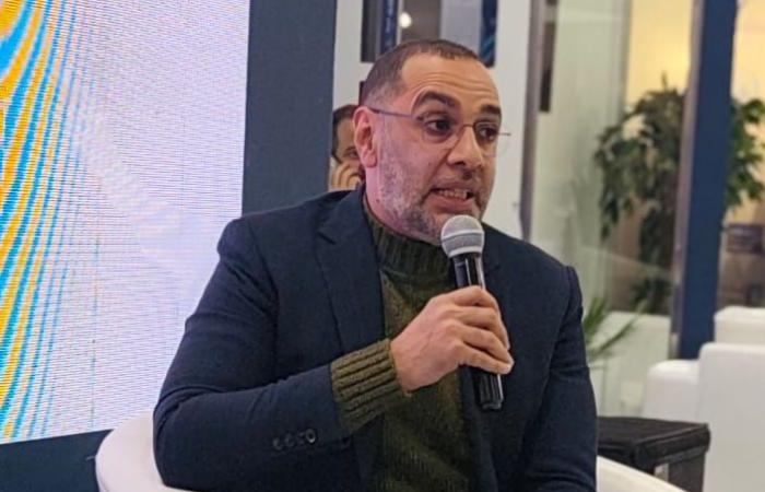 دبي التي لا تظهر في الصور..  علي الشعالي يغسل وجهه المدينة من مساحيق الدعاية