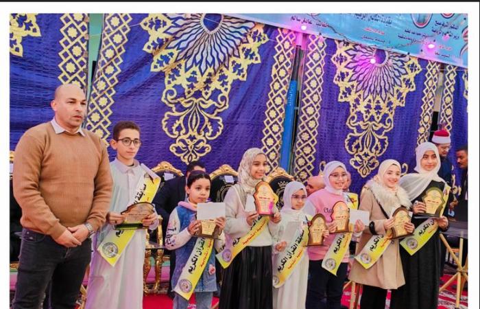 تكريم الفائزين فى مسابقة حفظ القرآن بمركز شباب الشهيد النقيب محمود نجدي