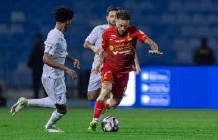 التعادل يحسم موقعة القادسية ضد الفتح في الدوري السعودي