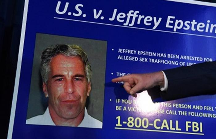 فضيحة تطارد دوق يورك.. تحقيق بريطاني في تسريب معلومات حساسة لـ إبستين