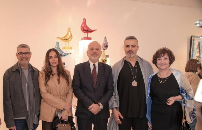 أحمد فريد من معرضه: لوحاتى تطرح سؤالًا حول بناء الإنسان