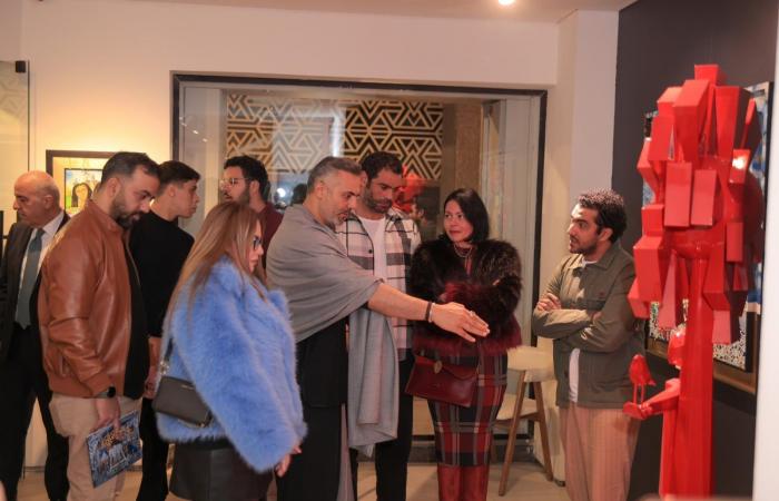 أحمد فريد من معرضه: لوحاتى تطرح سؤالًا حول بناء الإنسان