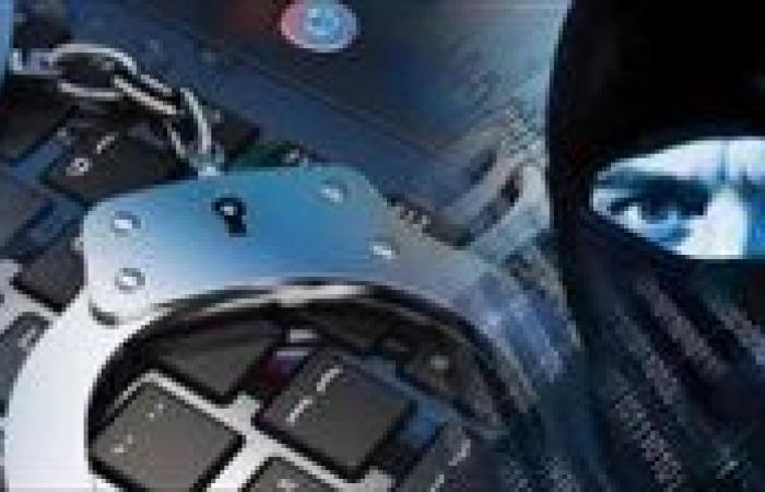 فيديو مثير بالفيوم… عنصر جنائي يوجه سباب لمؤسسات الدولة أثناء تعاطيه المخدرات