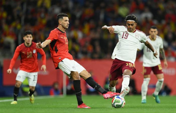 اتحاد الكرة يدين أحداث مباراة مصر وإسبانيا ويطالب بتحرك دولي حاسم