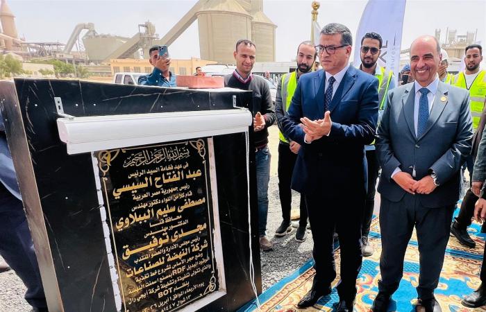 محافظ قنا يشهد جلسة استماع لزيادة الطاقة الإنتاجية لمصنع "أسمنت النهضة" ويضع حجر الأساس لمنظومة "RDF"