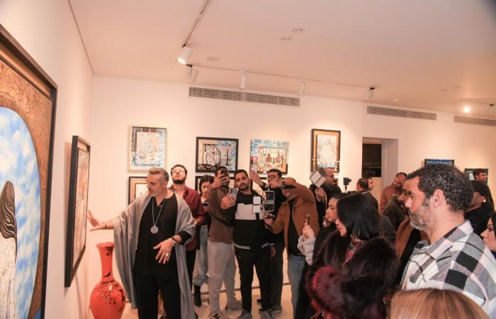 أحمد فريد من معرضه: لوحاتى تطرح سؤالًا حول بناء الإنسان