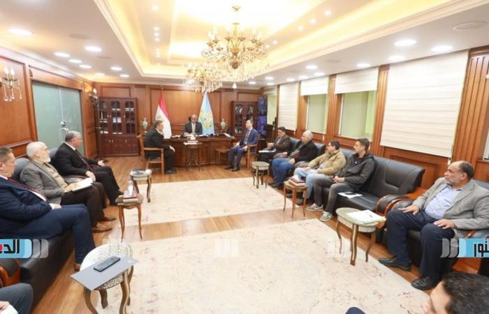 محافظ كفرالشيخ يناقش عددا من الملفات الخدمية ومشاكل الدوائر مع النواب