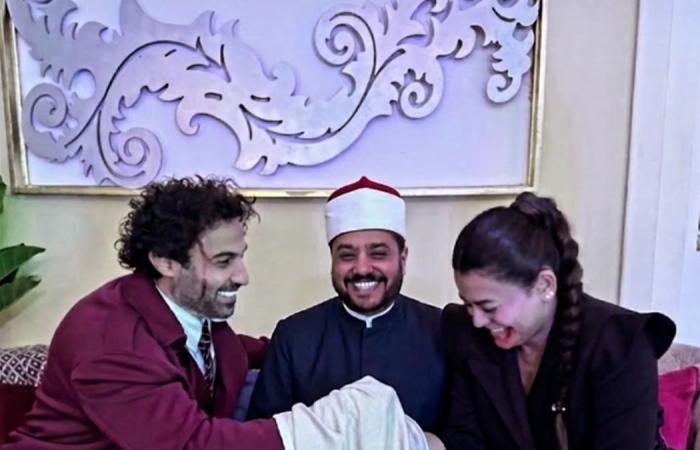 بيكتبوا الكتاب.. أحمد فهمي وأسماء جلال يثيران الجدل بصورة جديدة ما القصة؟