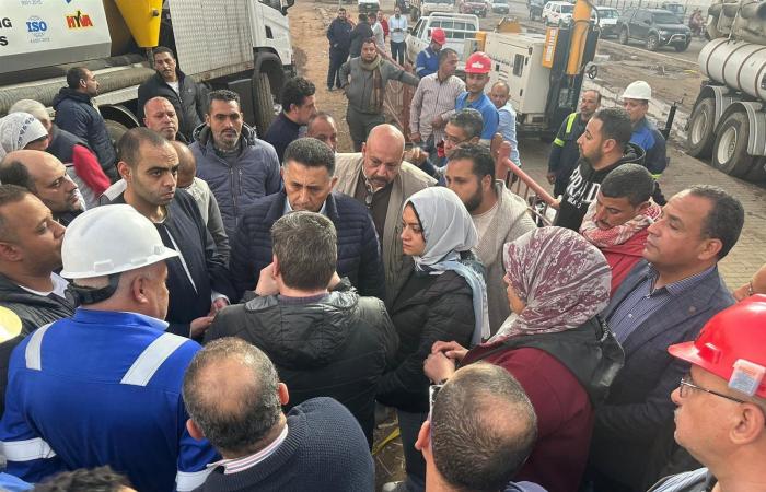 النائب حسن عمر يتابع تسريب بقعة زيت بترعة الإسماعيلية بالقليوبية