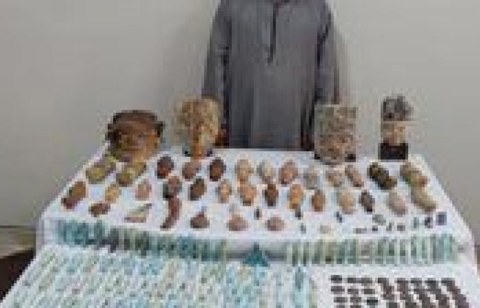 كنز في الظلام.. سقوط «منقّب الجبل» وبحوزته 277 قطعة أثرية في المنيا