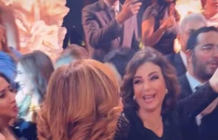 فرحة العيلة.. رقص عمرو أديب وشقيقه عادل في خطوبة ابنه نور| صور