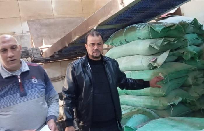 ضبط 100 شكارة محسنات زراعية وإطارات سيارات مهربة في البحيرة