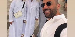 تبت
      إلى
      الله..
      أحمد
      سعد
      يقرأ
      القرآن
      في
      المسجد
      النبوي
      ويجتمع
      مع
      الشيوخ
      بعد
      الإعلان
      عن
      بدايته
      الجديدة