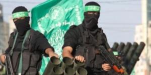 حماس:
      حق
      المقاومة
      لا
      يمكن
      لأحد
      أن
      يسلبه
      من
      الشعب
      وسلاحنا
      لن
      يُسلم
      بالكامل