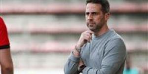 فيريرا
      يطالب
      لاعبي
      الزمالك
      بسرعة
      معالجة
      أخطاء
      المباريات
      السابقة
